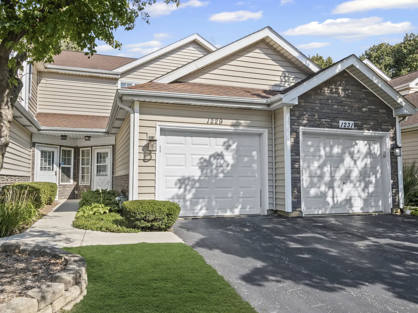 1229 Cranbrook Drive IL
