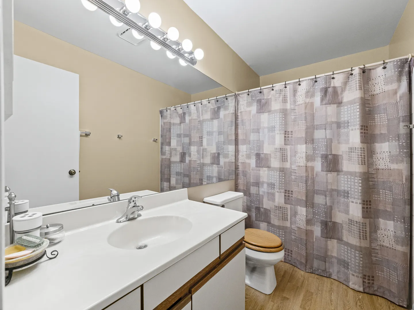 1229 Cranbrook Drive IL
