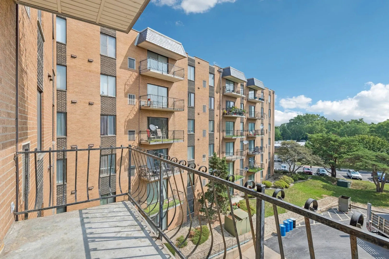 900 W Sunset Drive 410 IL