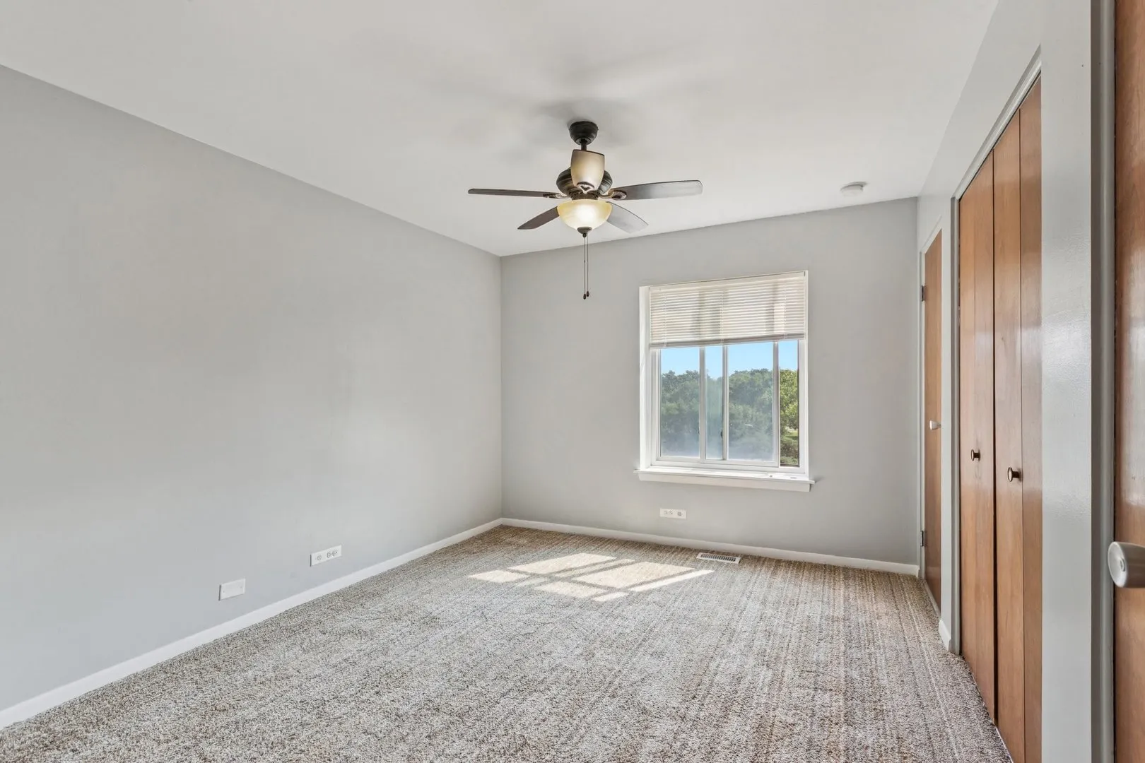 900 W Sunset Drive 410 IL