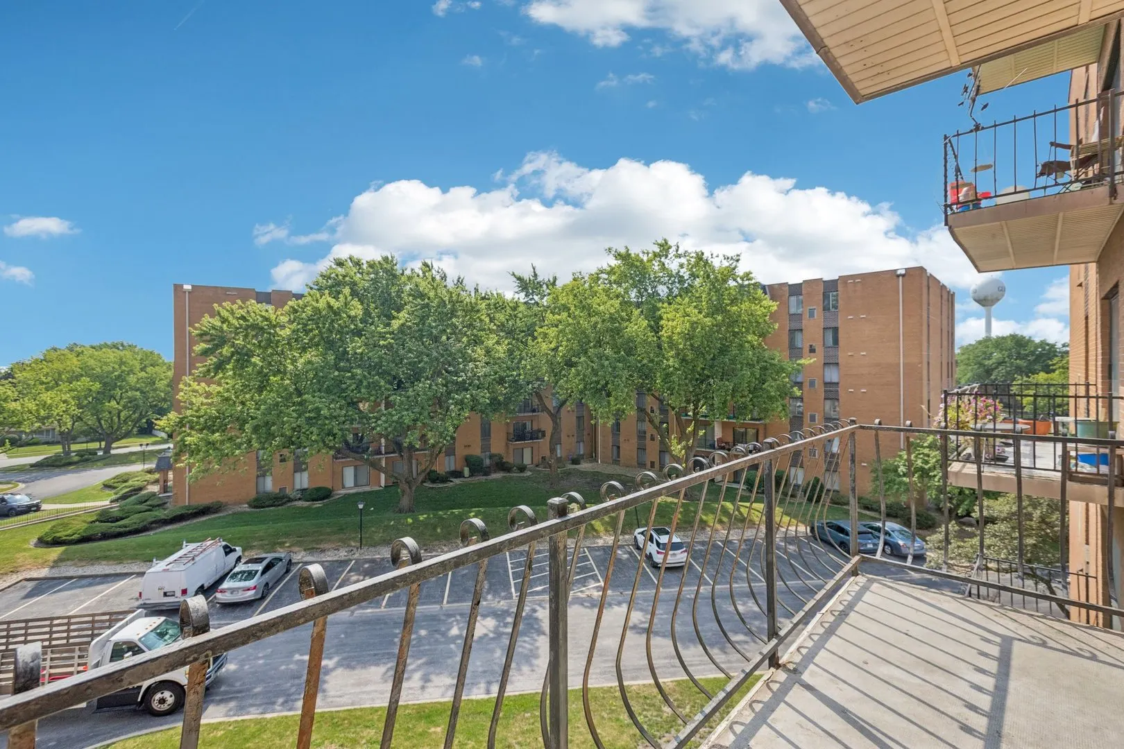 900 W Sunset Drive 410 IL