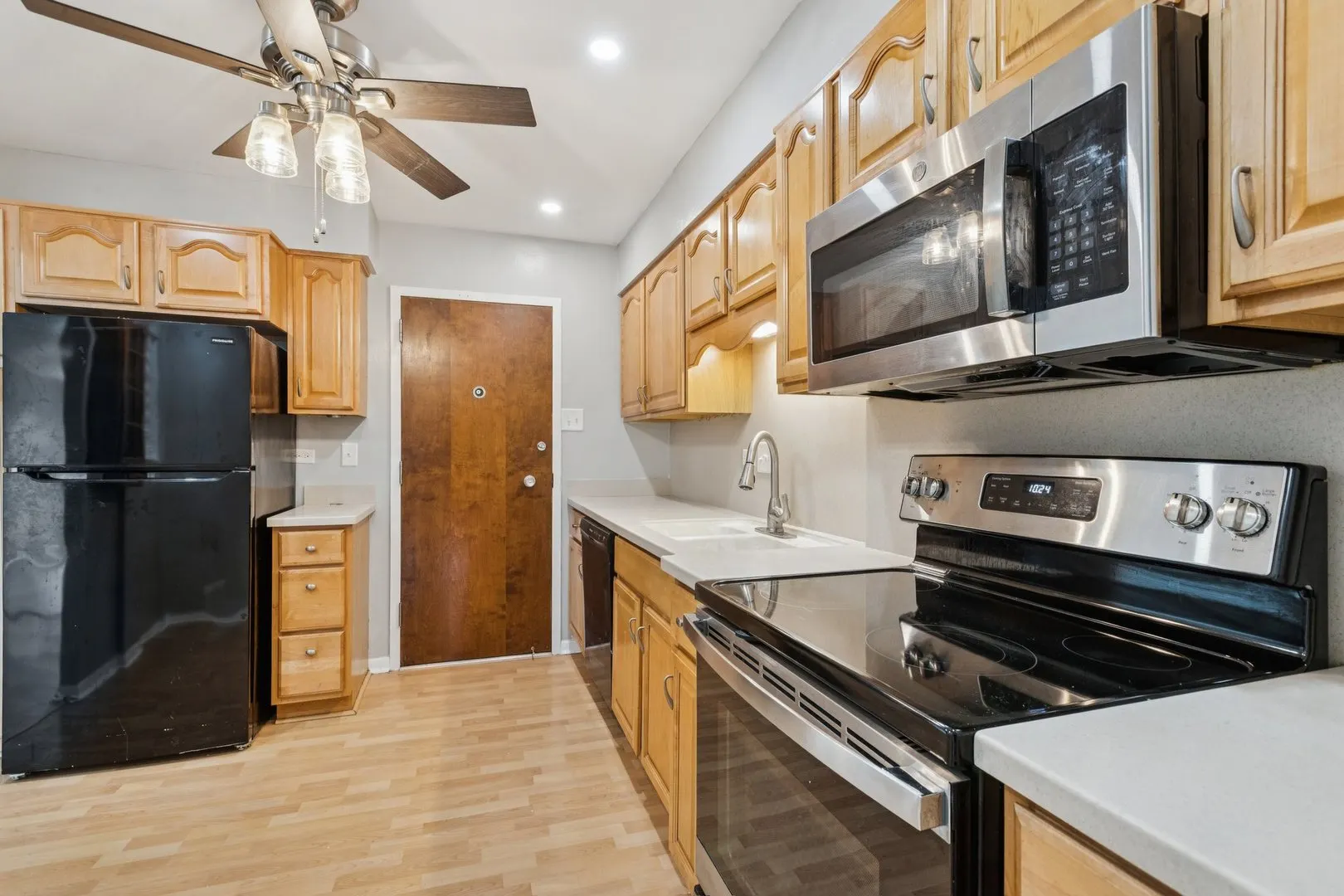 900 W Sunset Drive 410 IL