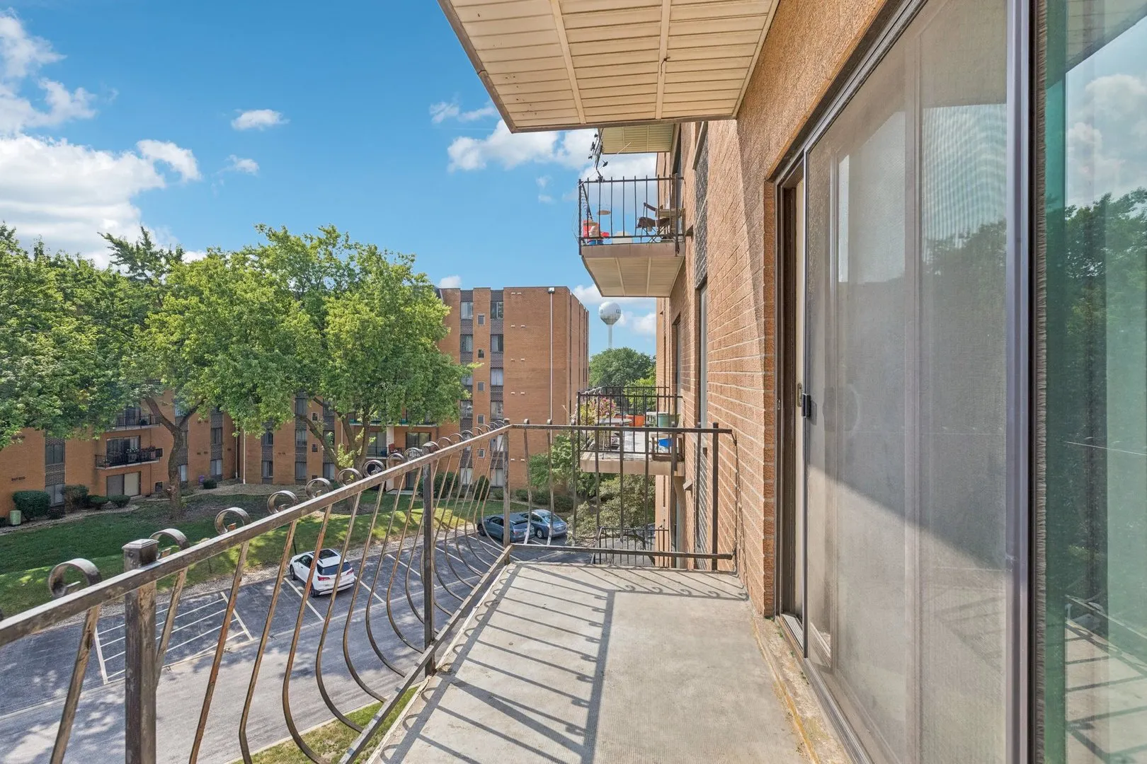 900 W Sunset Drive 410 IL