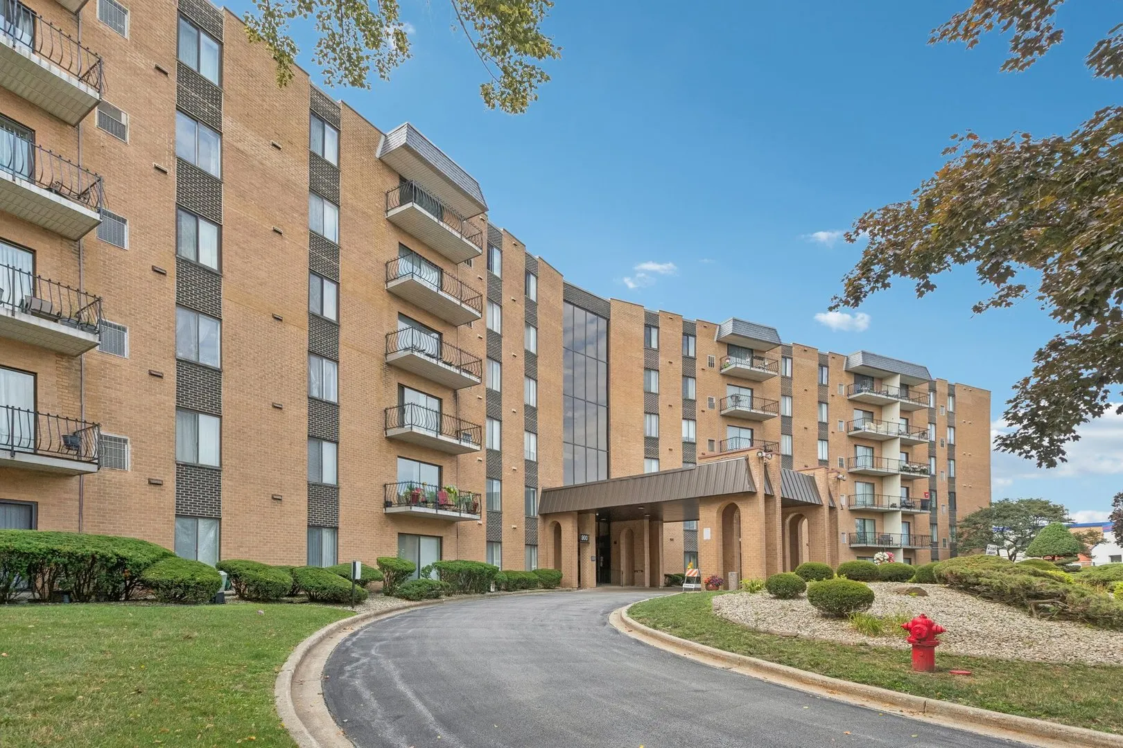 900 W Sunset Drive 410 IL