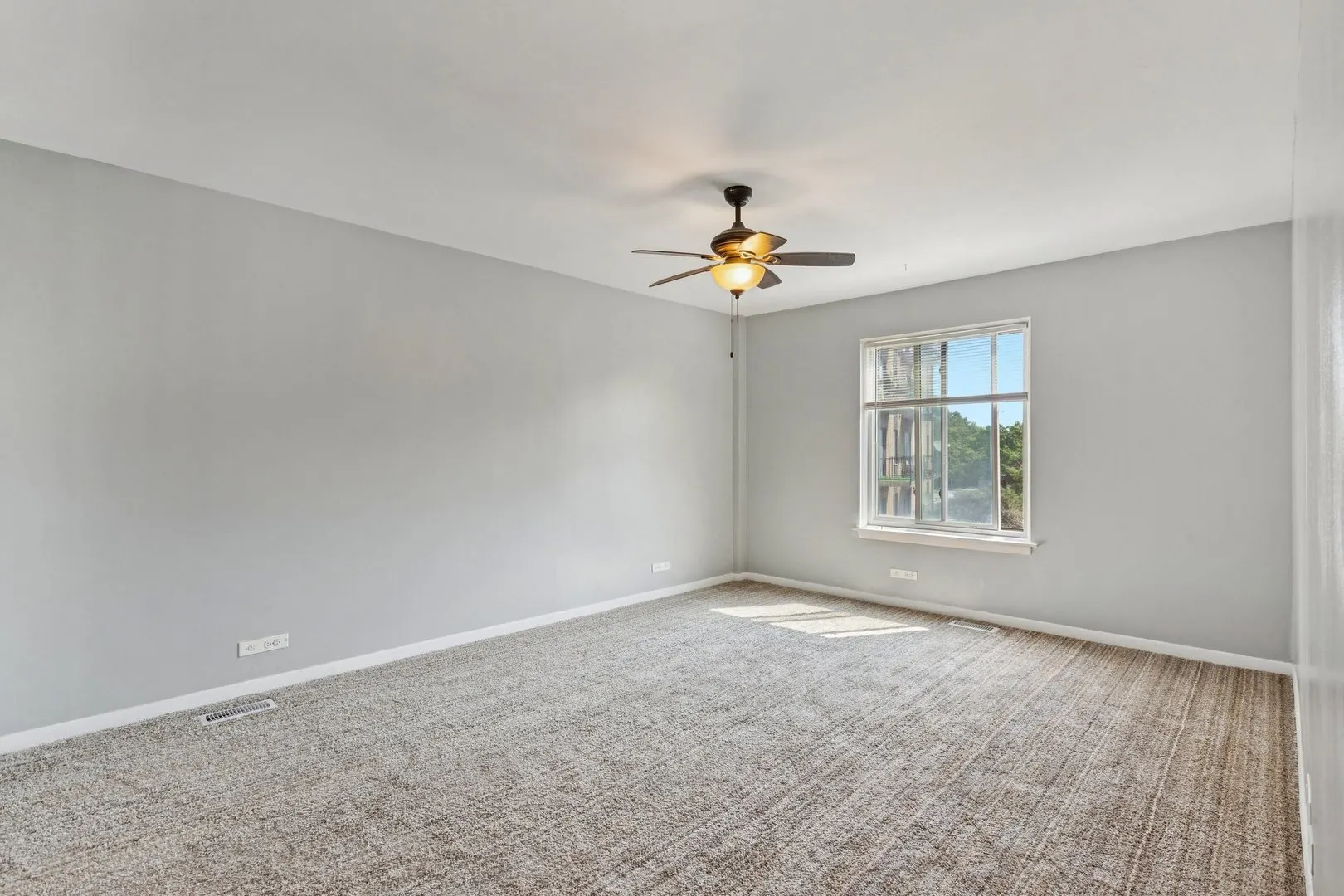 900 W Sunset Drive 410 IL