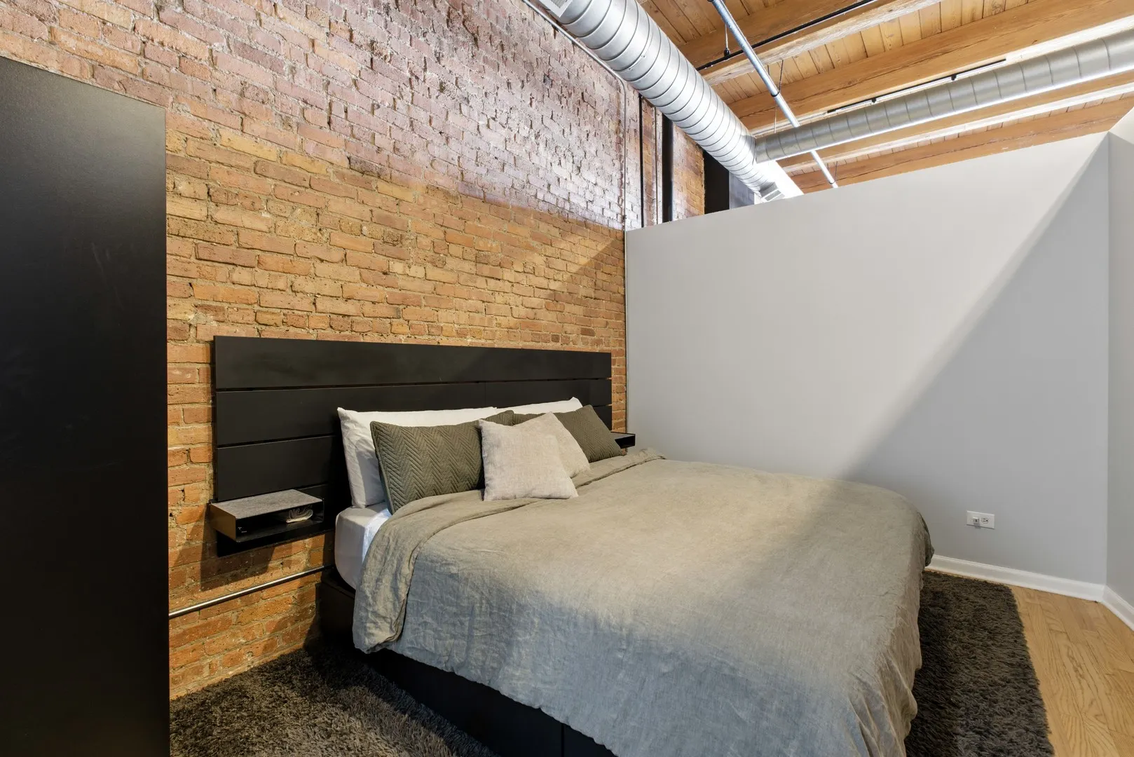 1243 S Wabash Avenue 401 IL