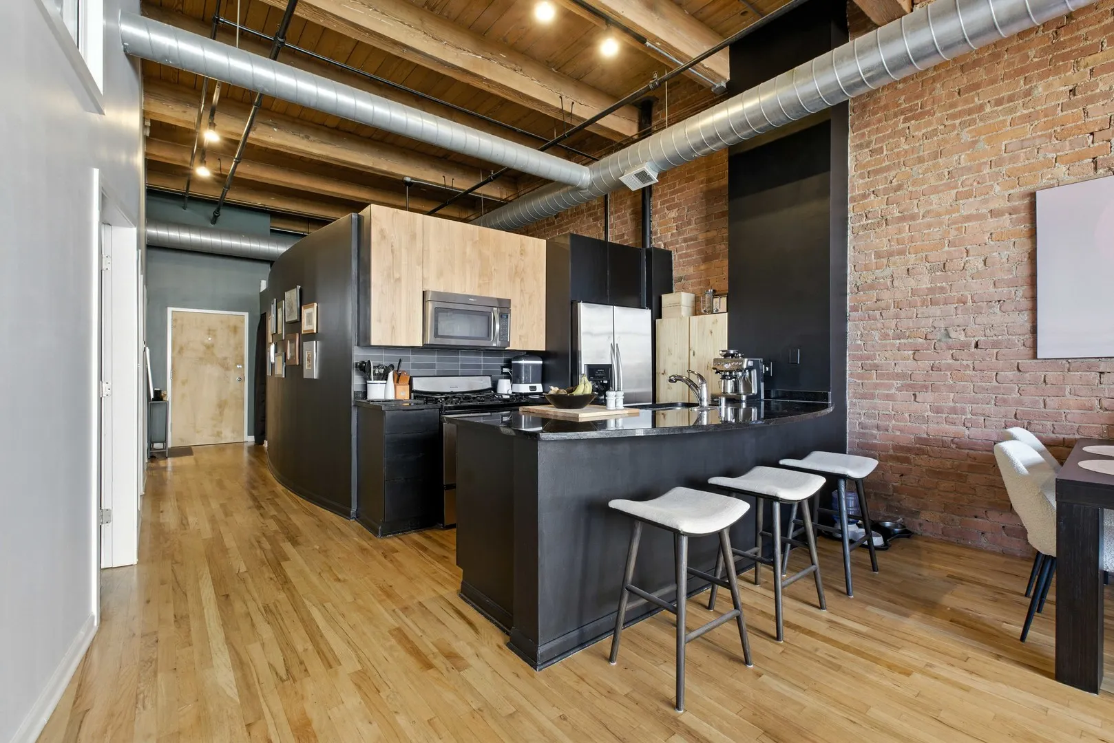 1243 S Wabash Avenue 401 IL