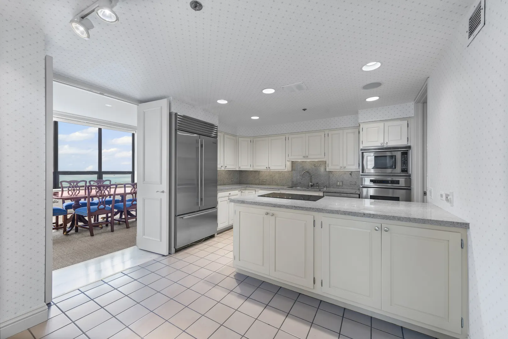 180 E Pearson Street 3904 IL
