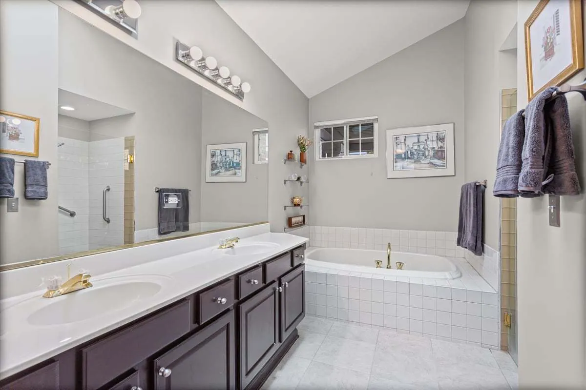 1708 Fairfax Lane IL