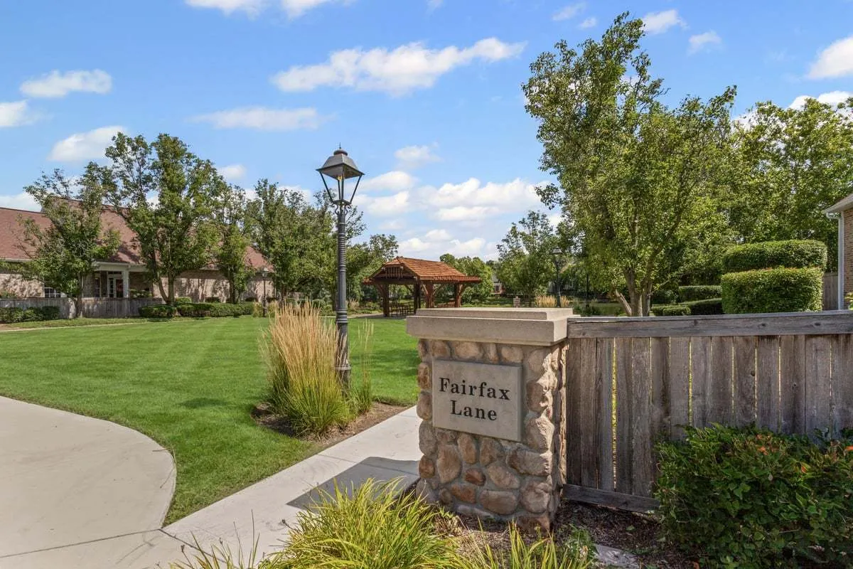 1708 Fairfax Lane IL