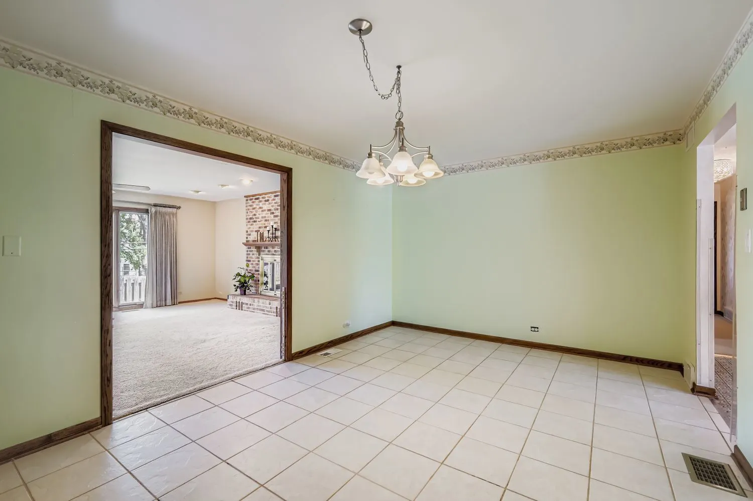 1410 W Lexington Drive IL