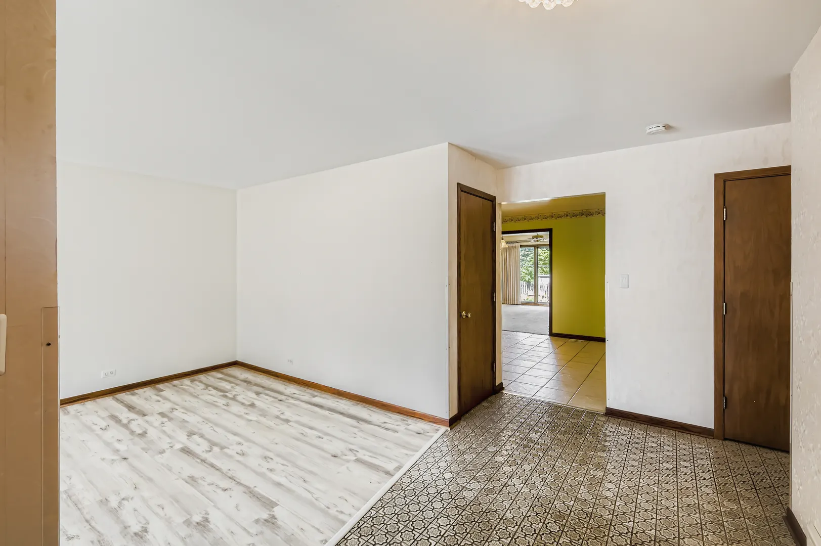 1410 W Lexington Drive IL