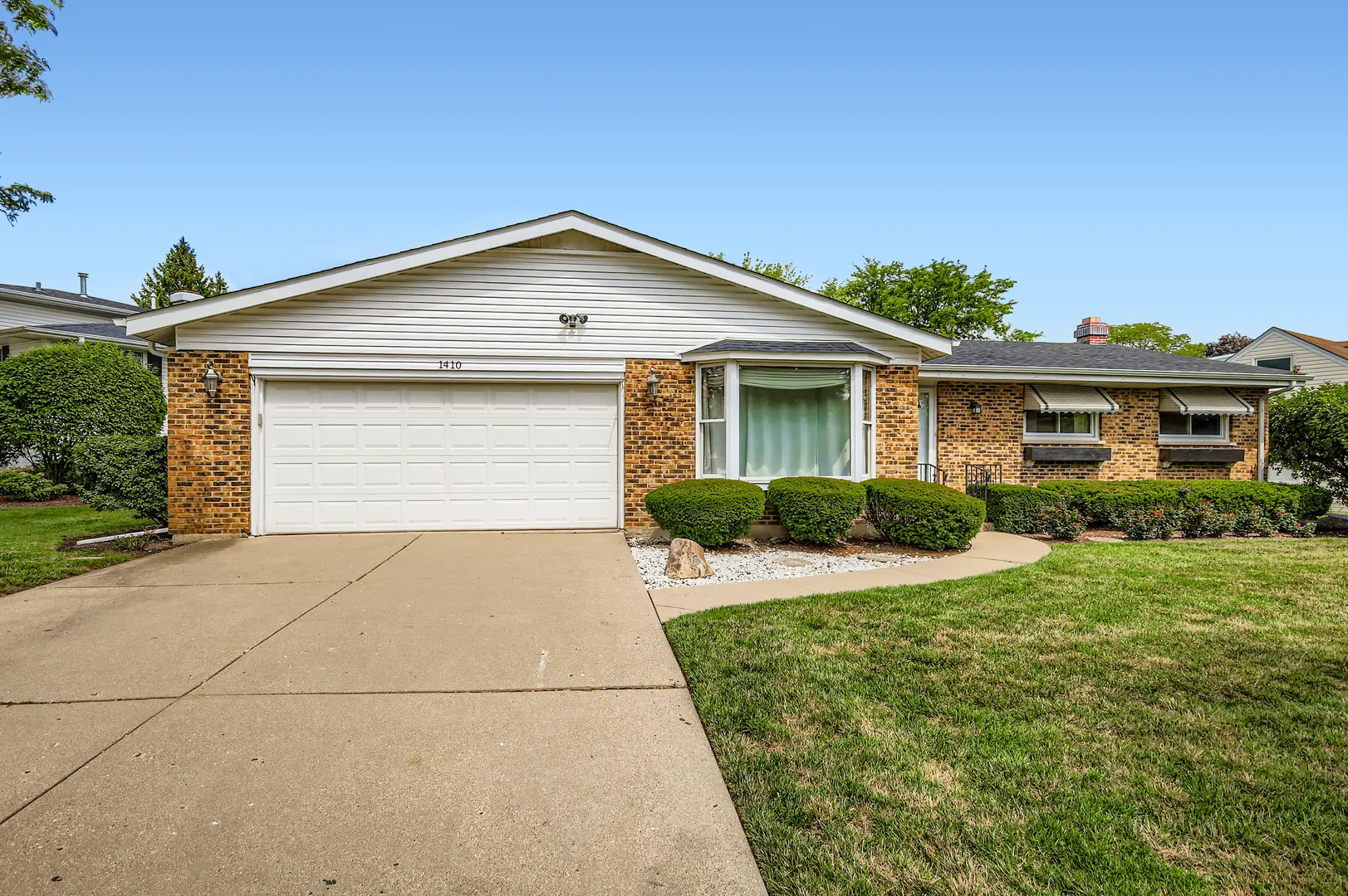 1410 W Lexington Drive IL