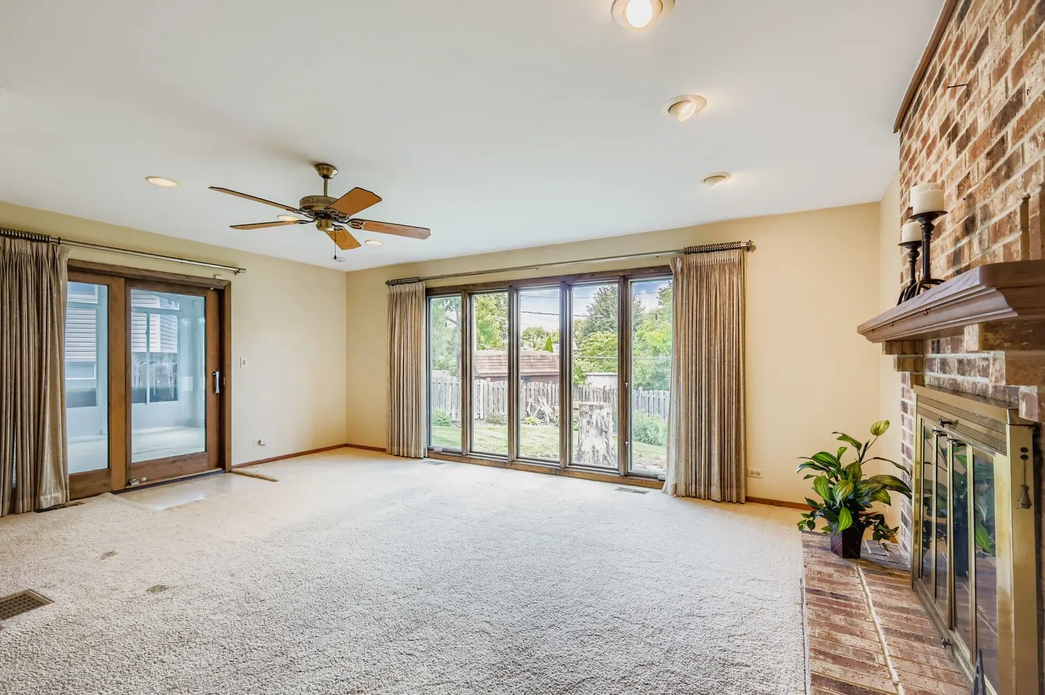 1410 W Lexington Drive IL