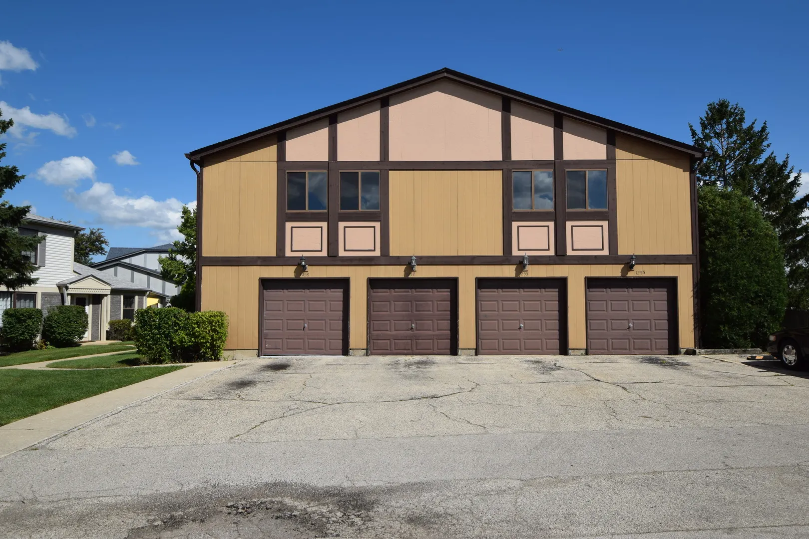 1259 Inverrary Lane 27D IL