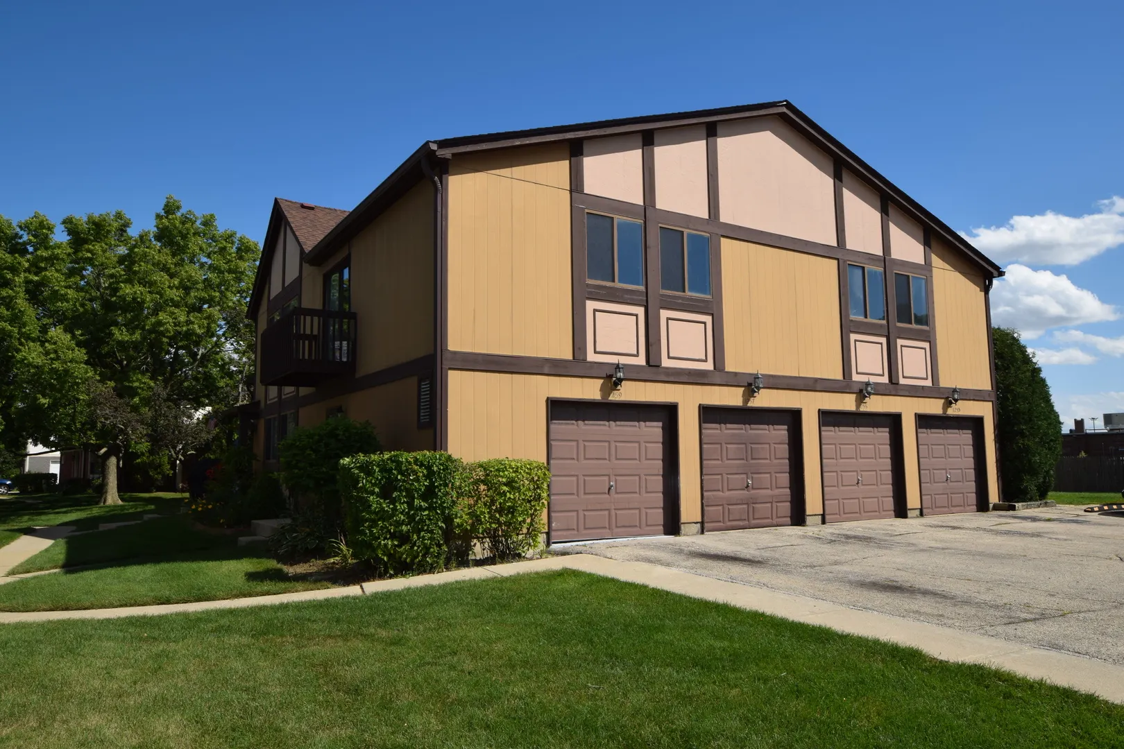1259 Inverrary Lane 27D IL