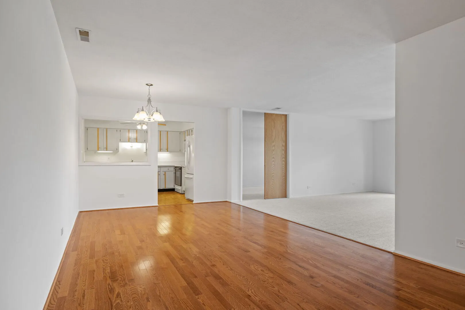 1501 Darien Lake Drive 305 IL