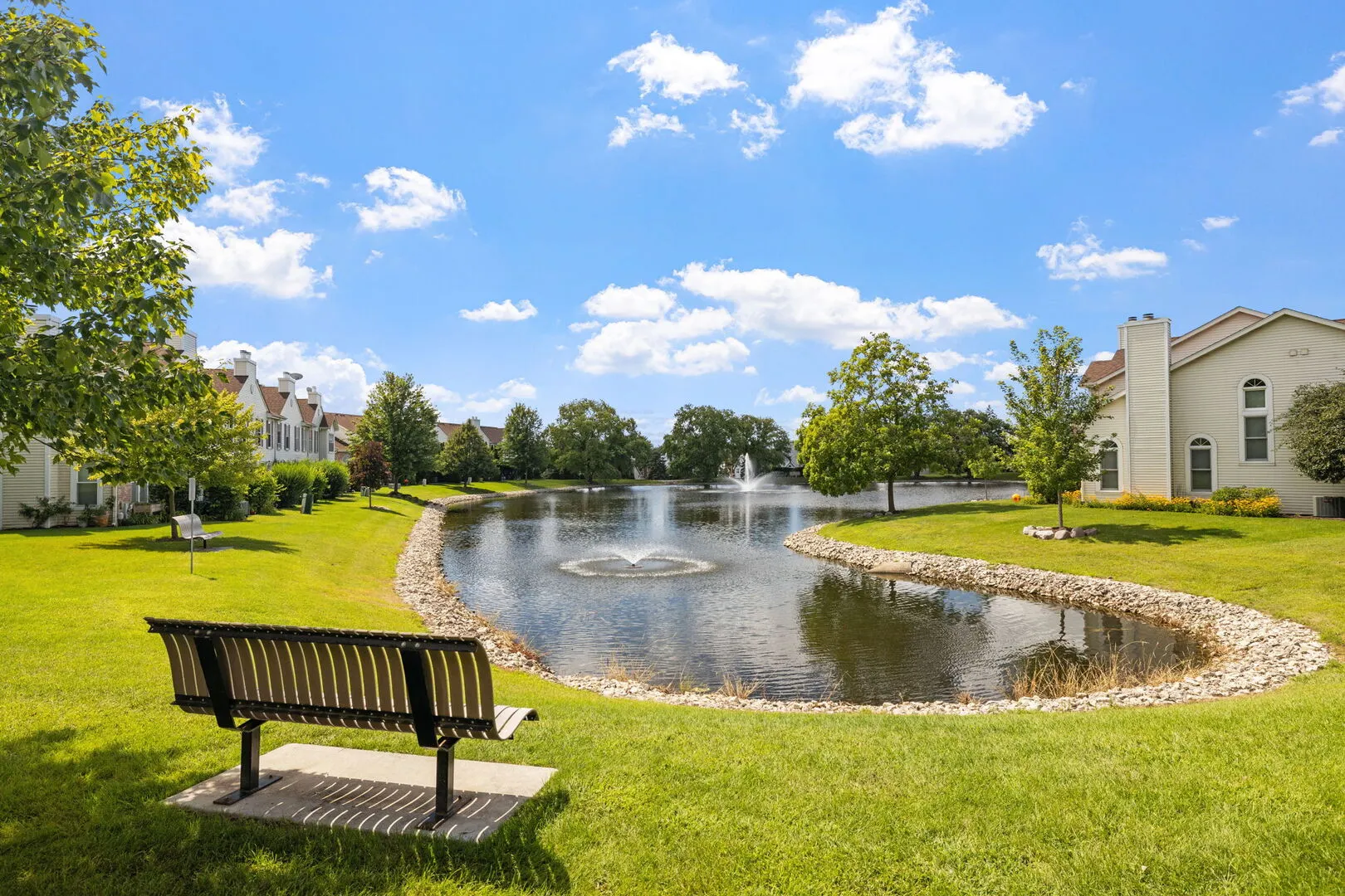 1501 Darien Lake Drive 305 IL
