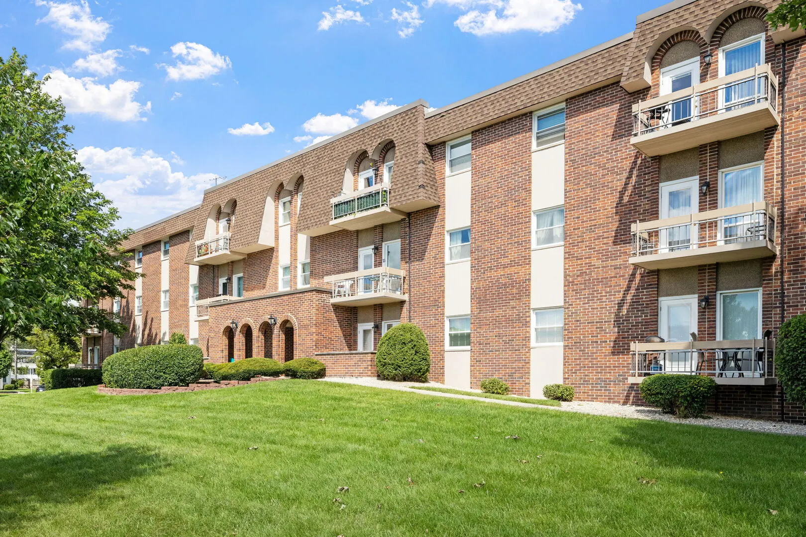 1501 Darien Lake Drive 305 IL