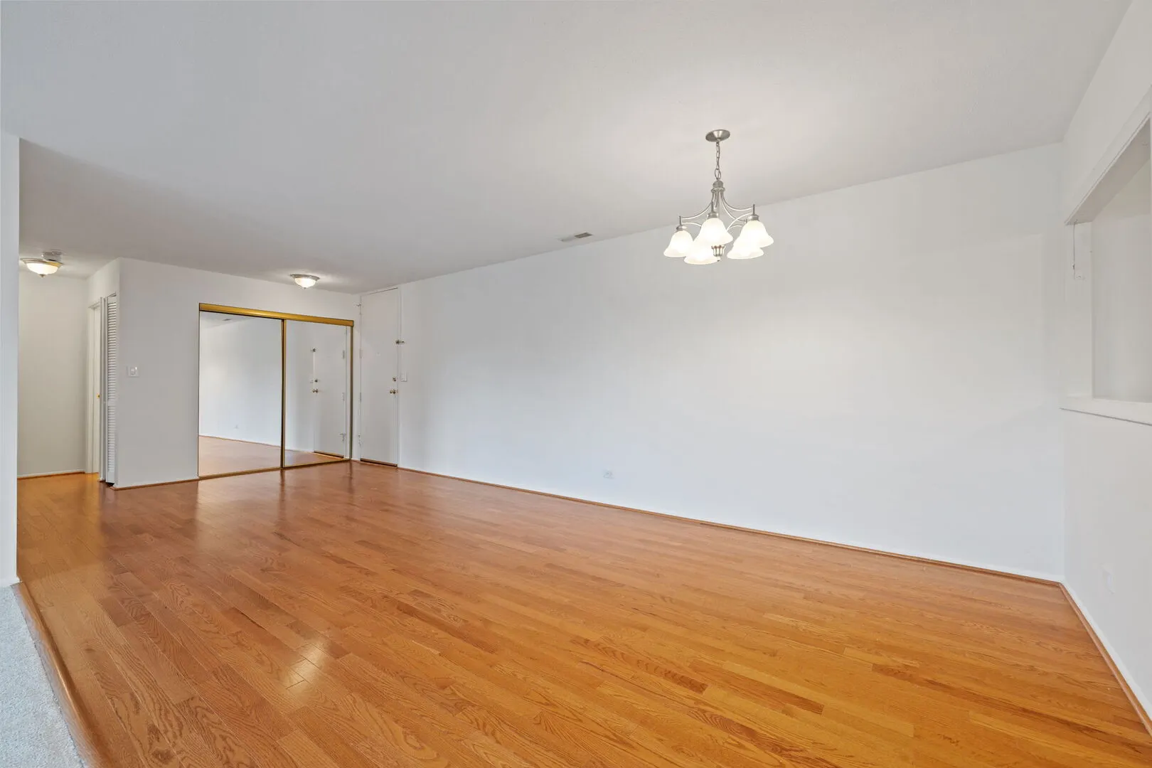 1501 Darien Lake Drive 305 IL