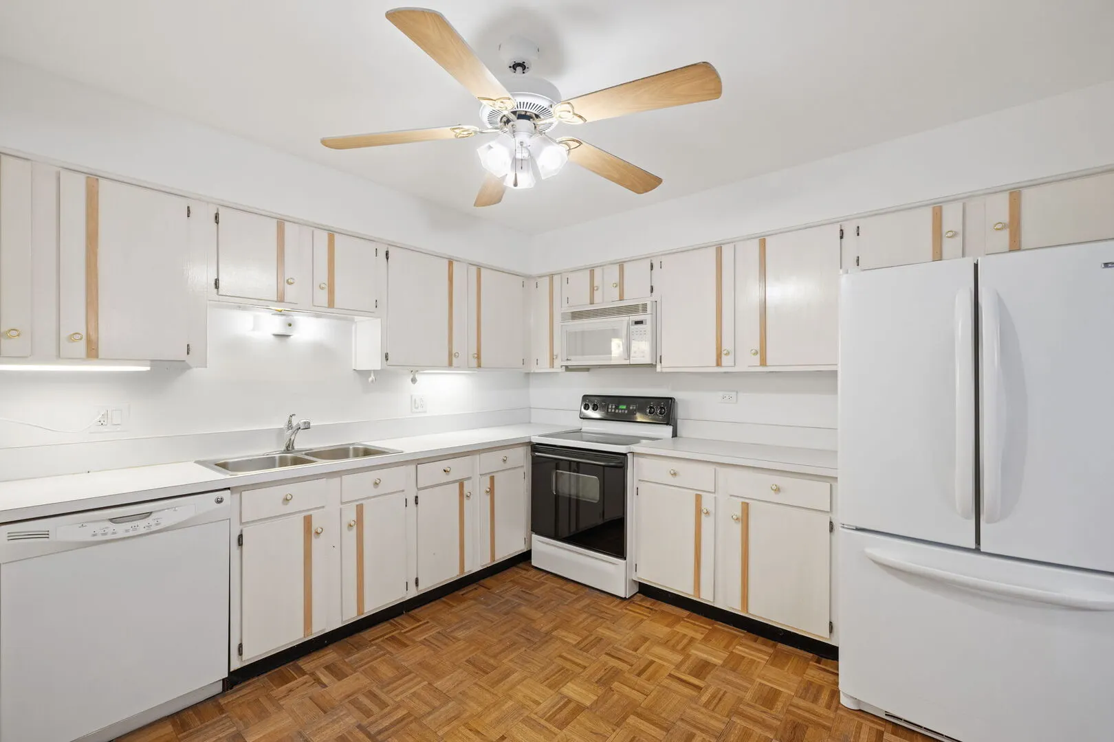 1501 Darien Lake Drive 305 IL