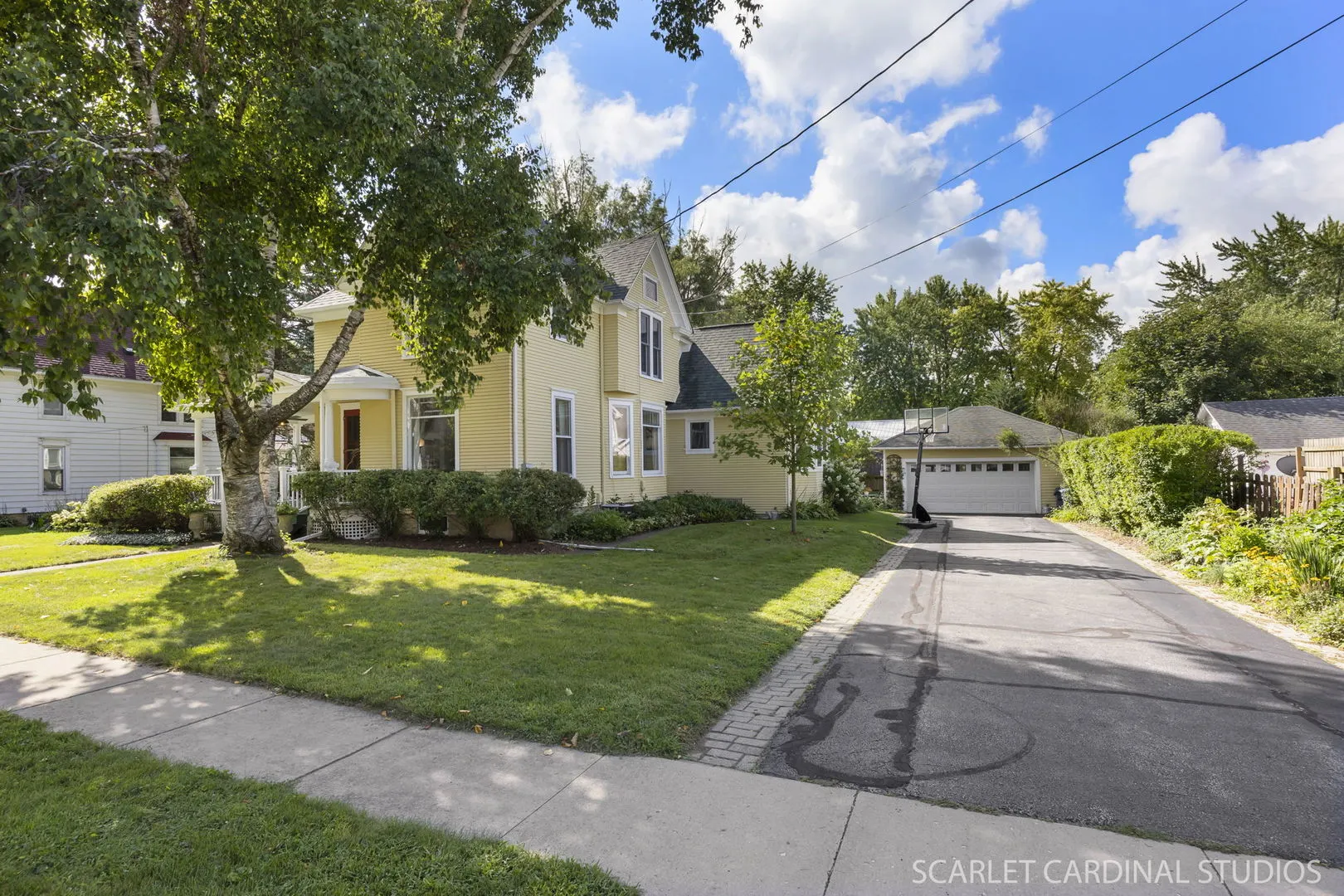 221 E Shannon Street E IL