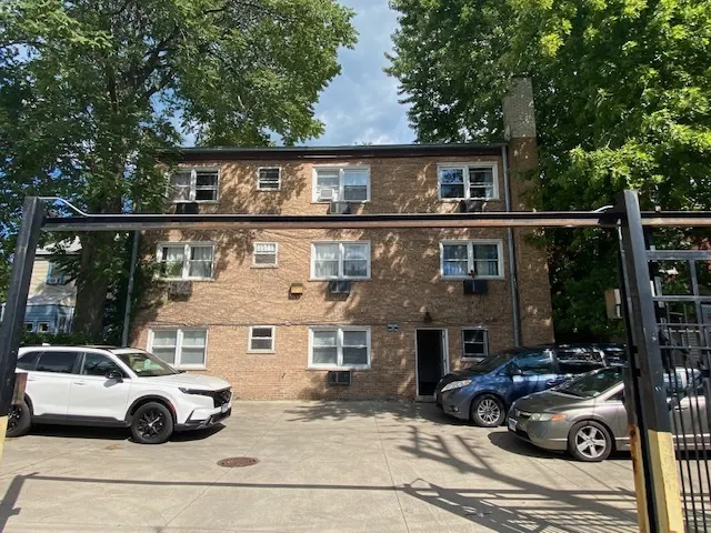6738 N Bosworth Avenue 1W IL