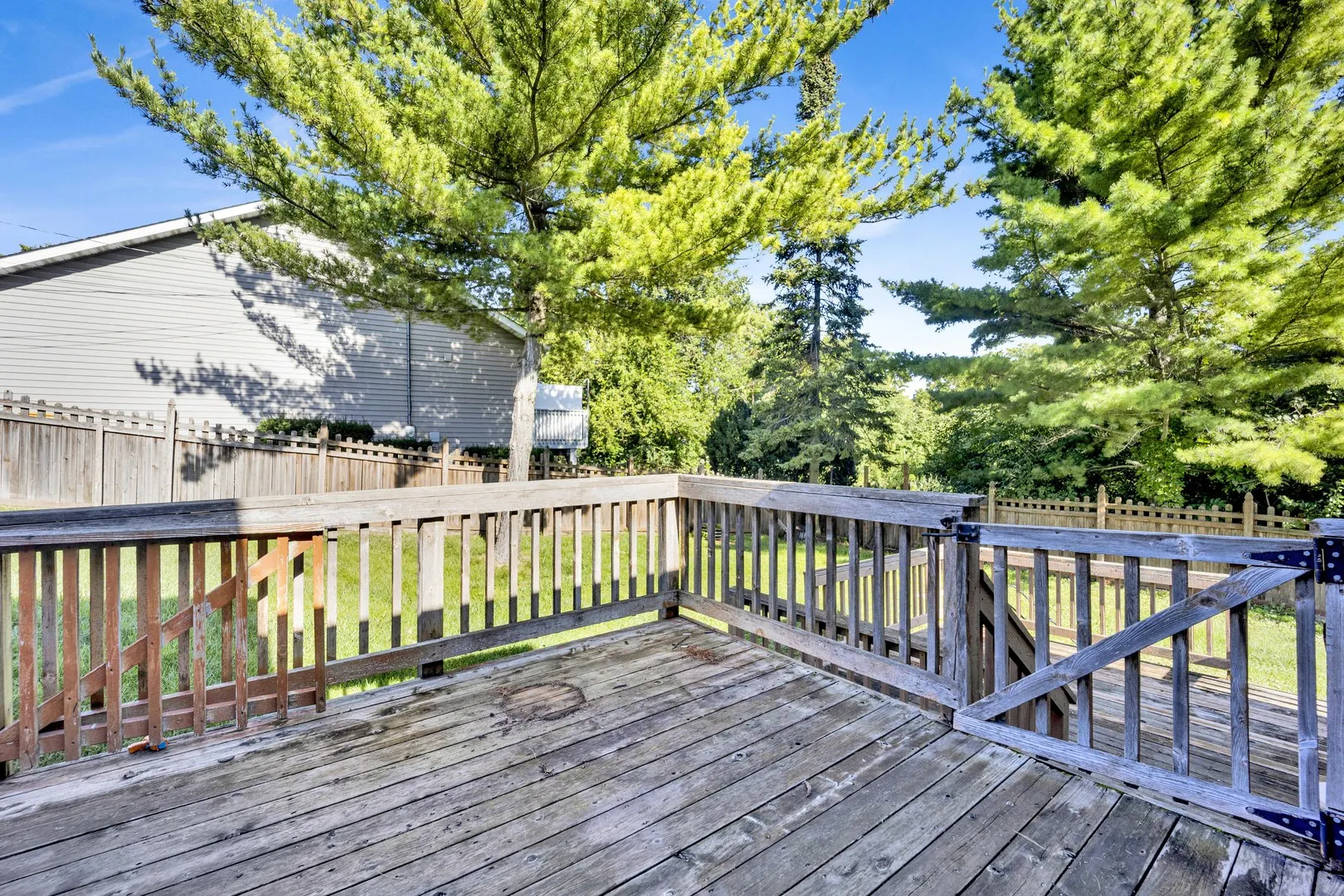 432 E 8TH Street IL