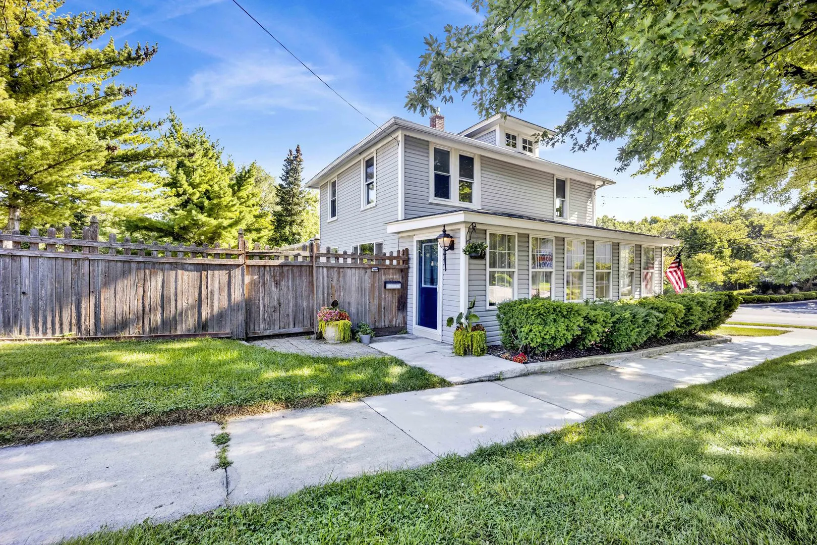 432 E 8TH Street IL