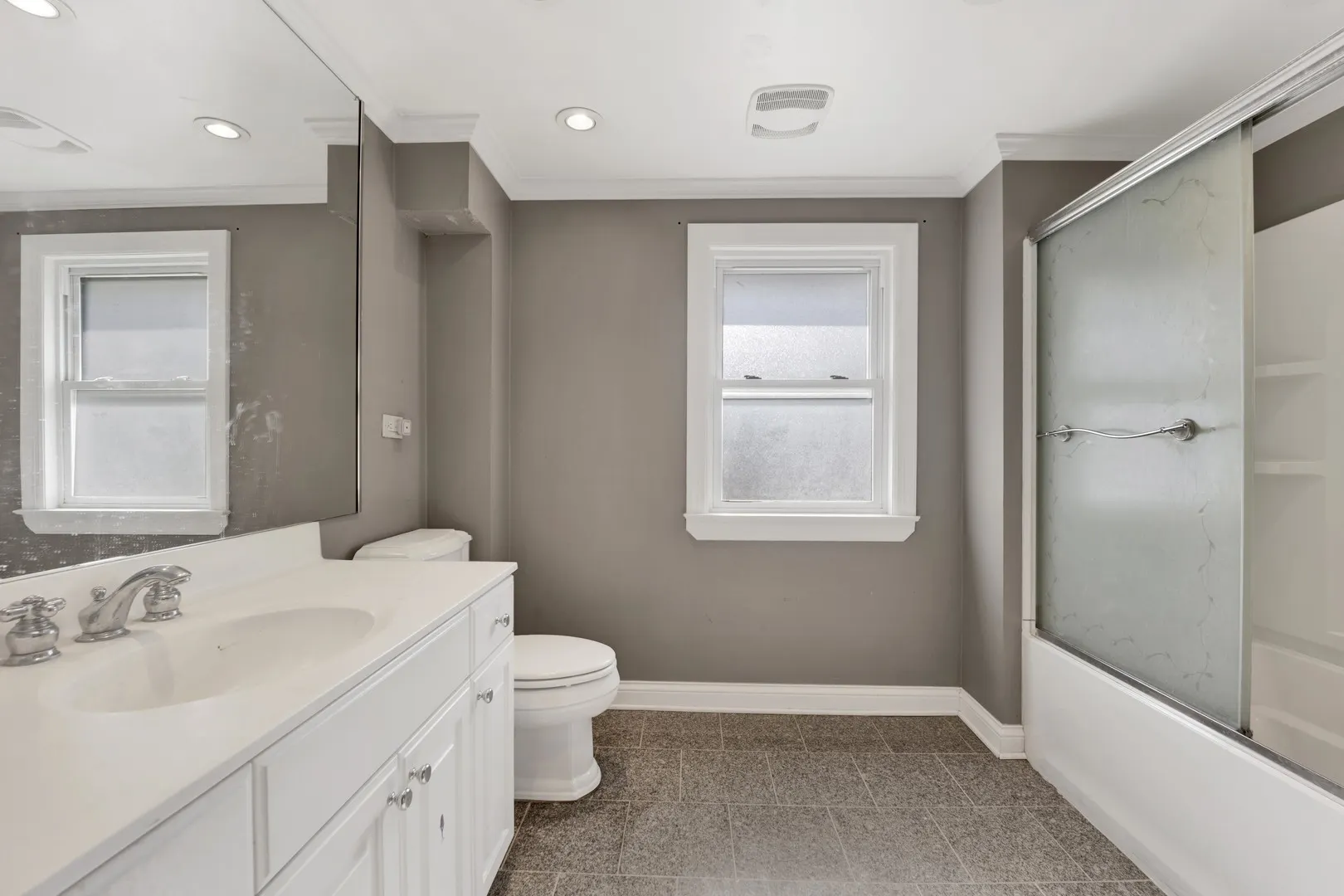 432 E 8TH Street IL