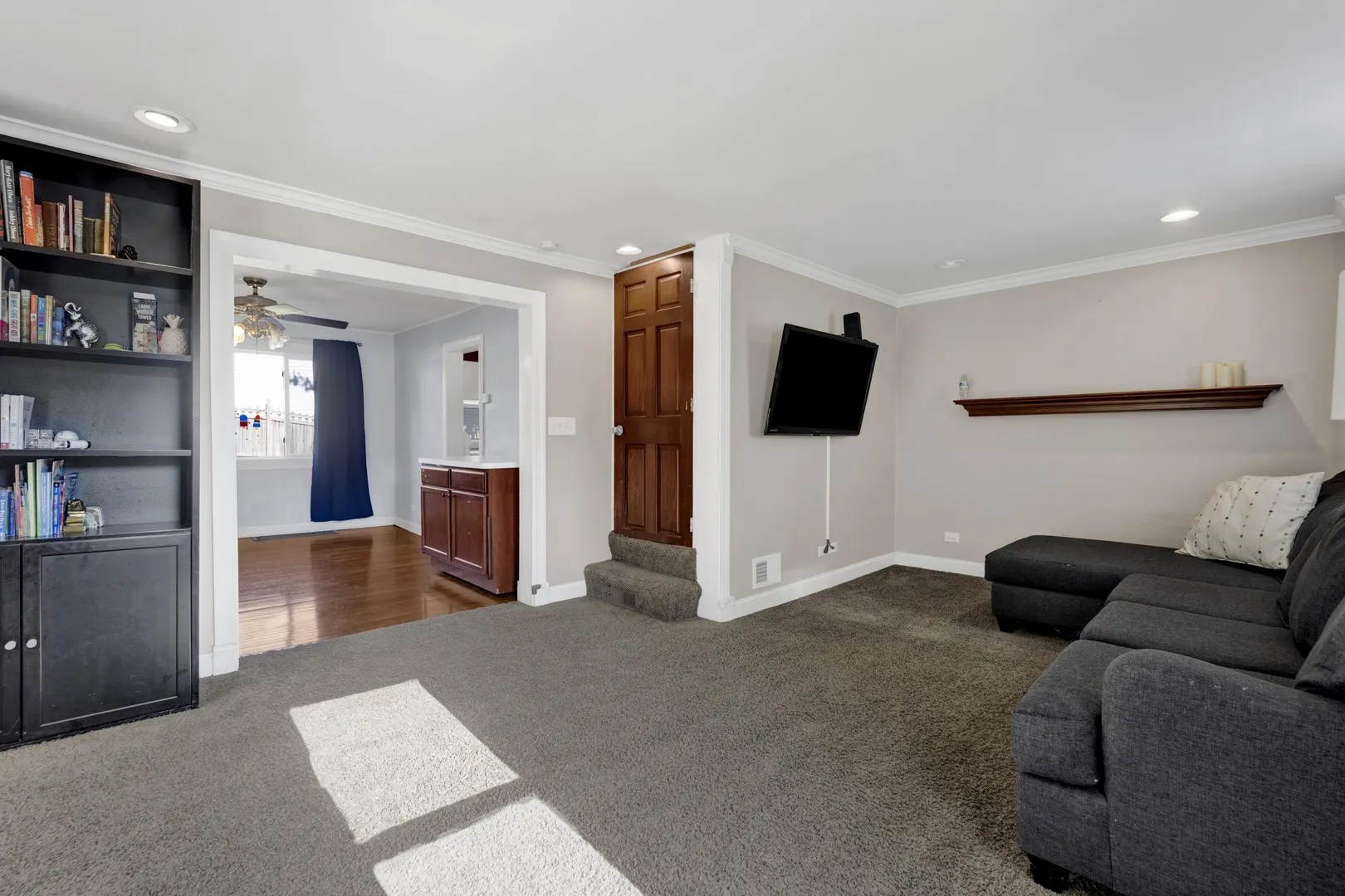 432 E 8TH Street IL