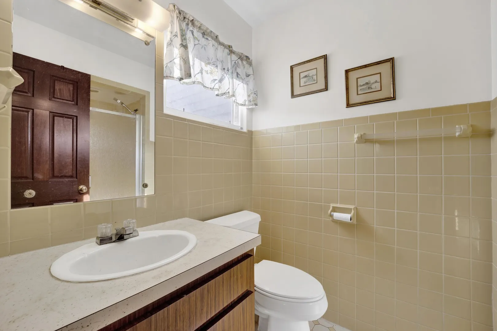 432 E 8TH Street IL