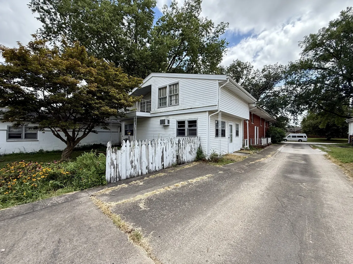 631 E Grove Avenue IL
