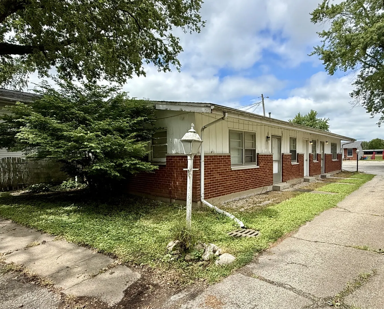631 E Grove Avenue IL
