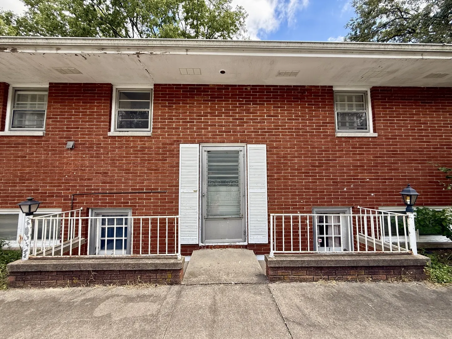 631 E Grove Avenue IL