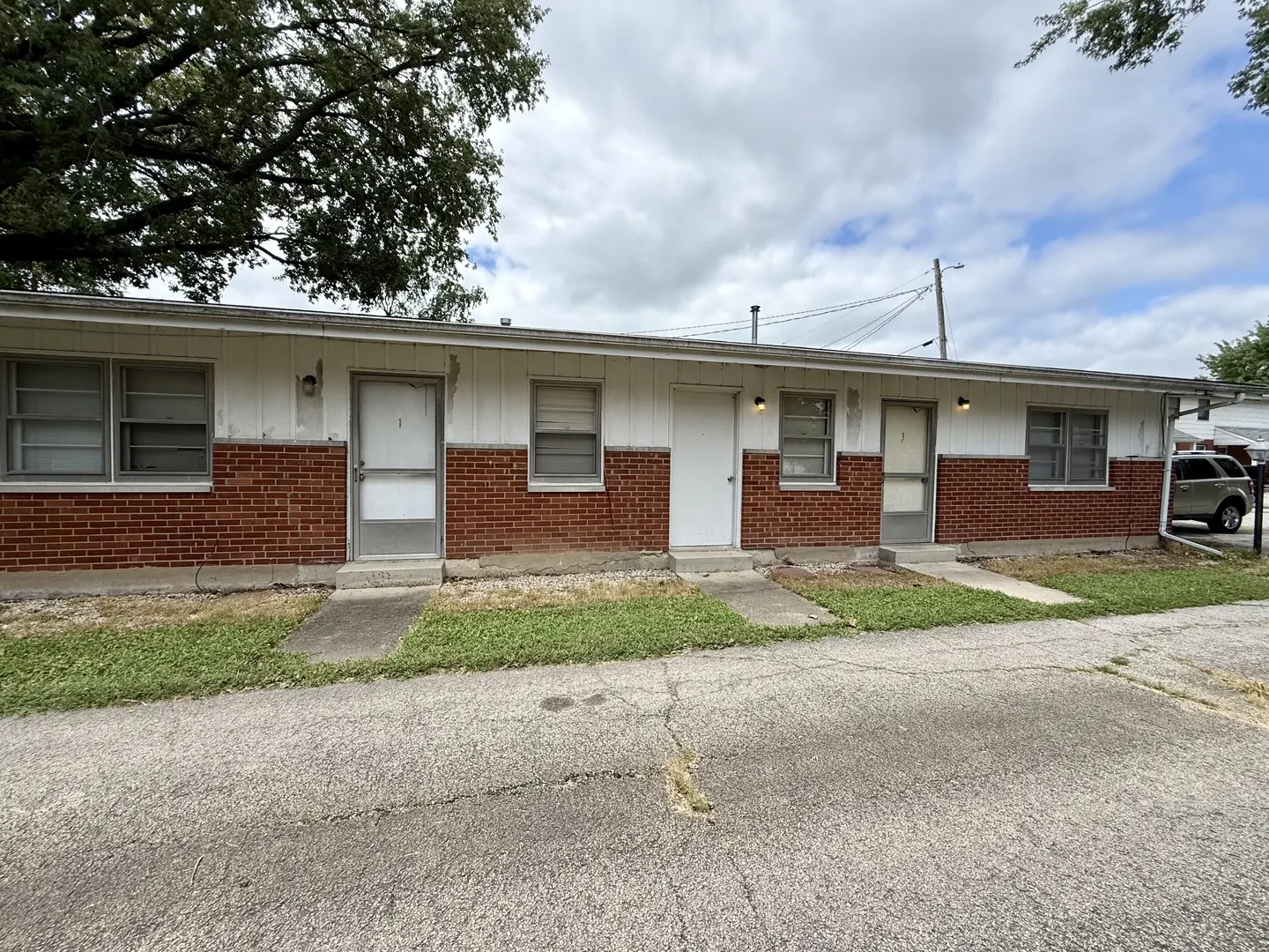 631 E Grove Avenue IL