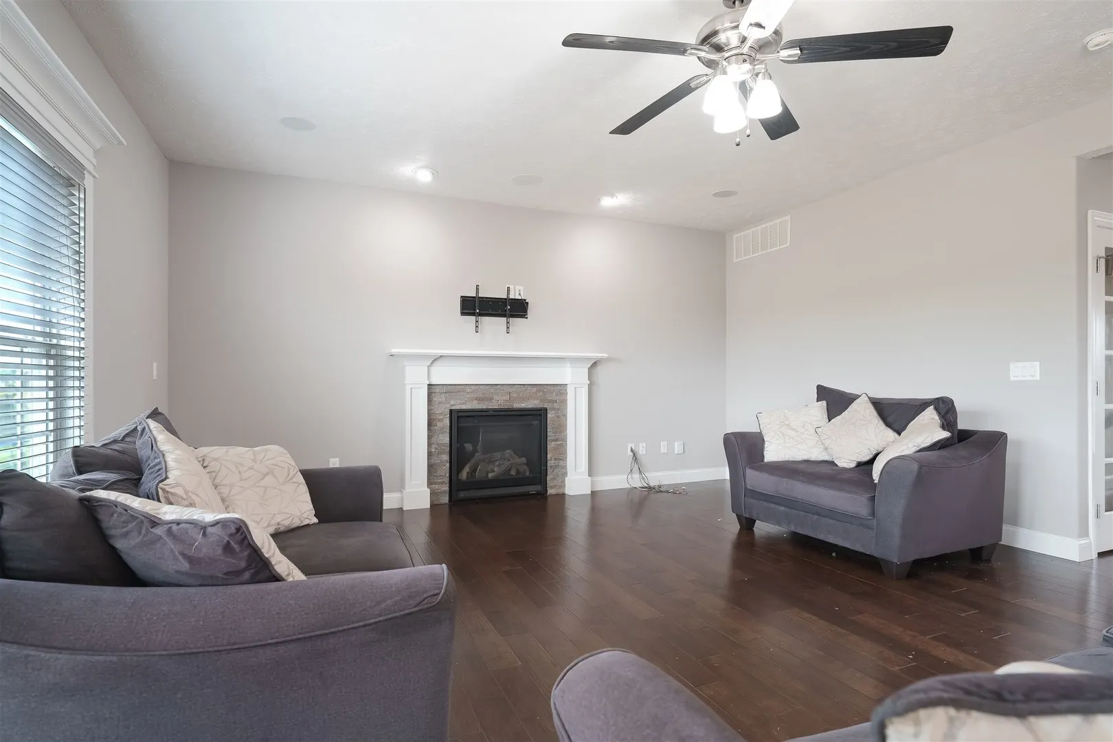 1525 Stoneroller Circle IL