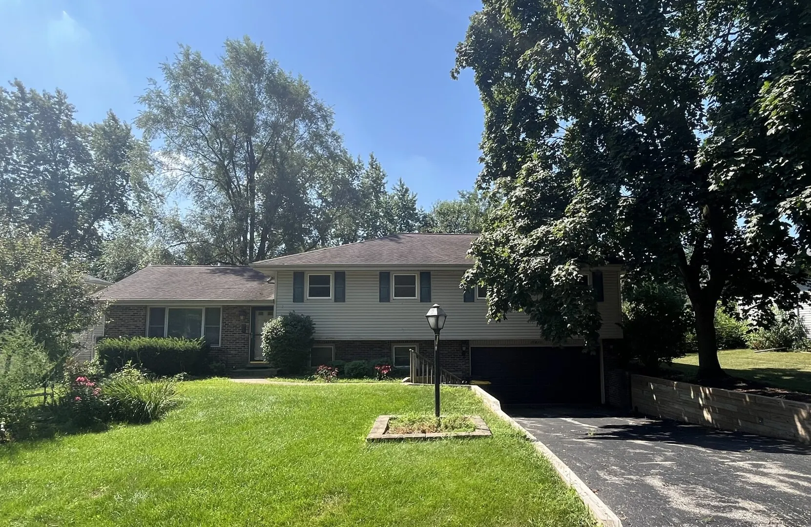 29w239 Ray Avenue IL