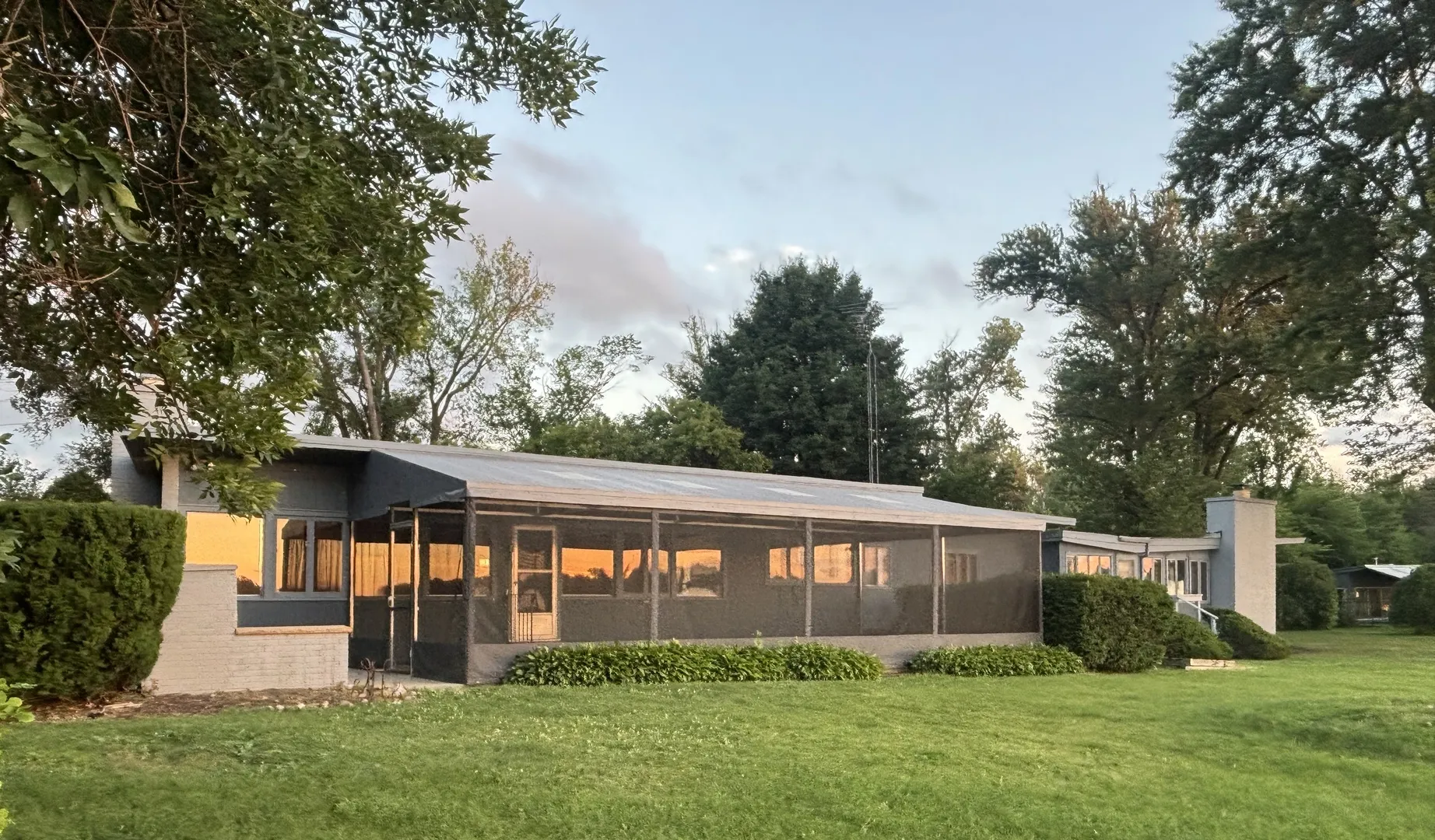 3233 N Bayview Lane IL