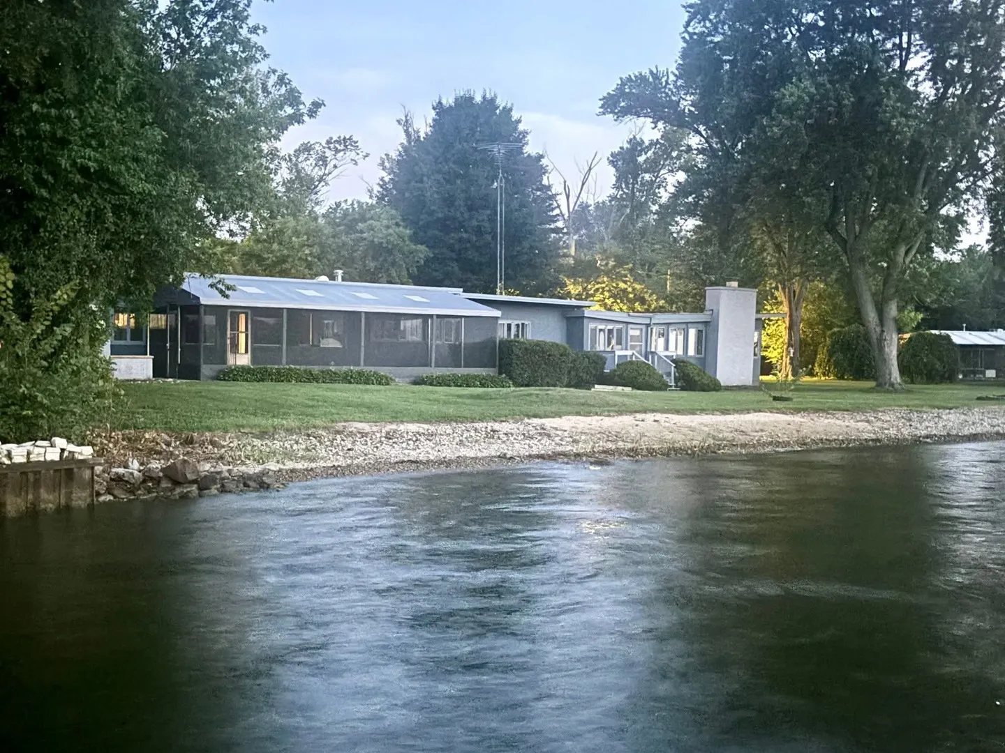 3233 N Bayview Lane IL