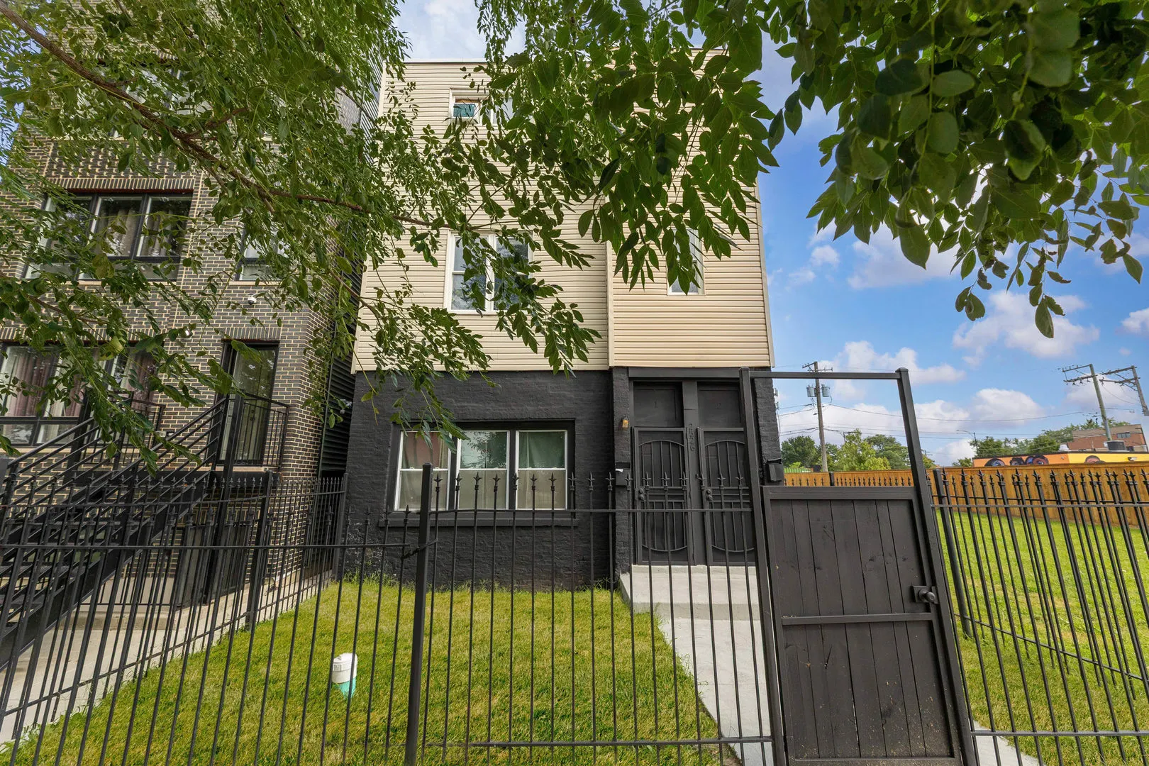 2526 W Monroe Street IL