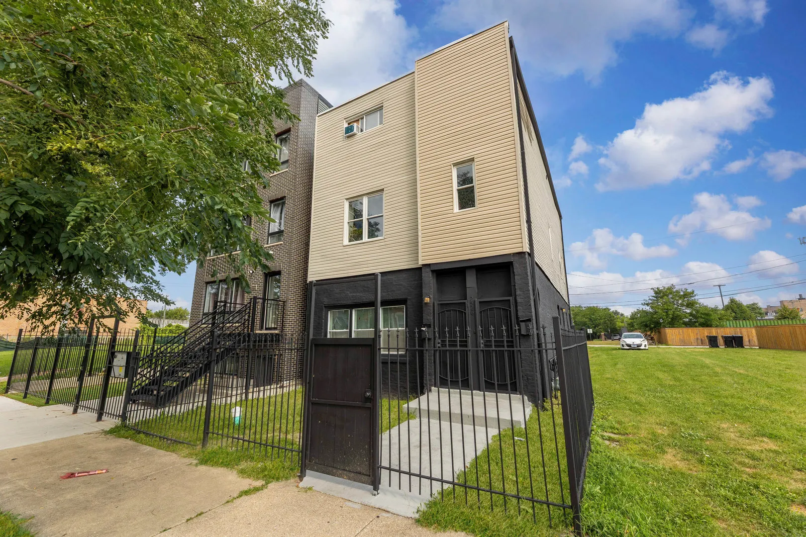 2526 W Monroe Street IL