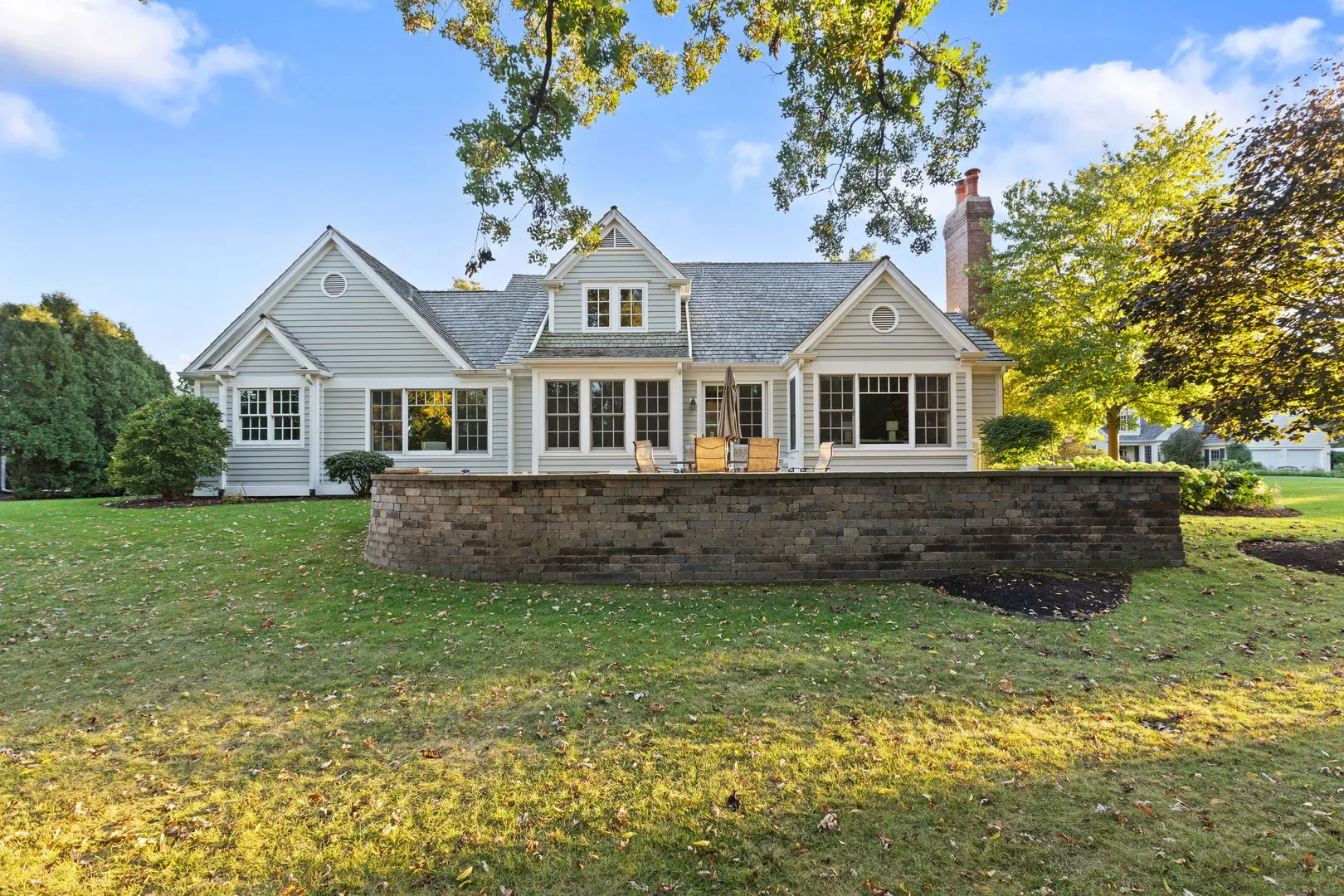 1830 W North Pond Lane IL