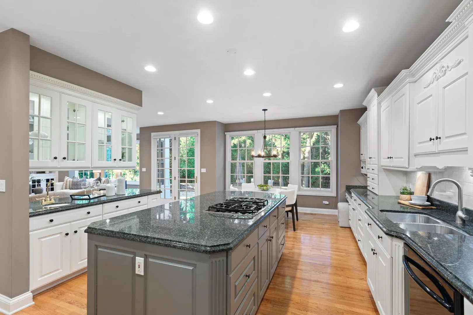 1830 W North Pond Lane IL