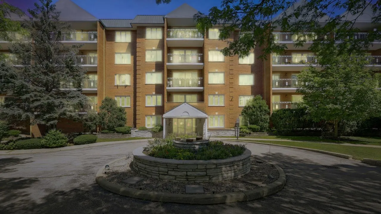 6980 W Touhy Avenue 202 IL