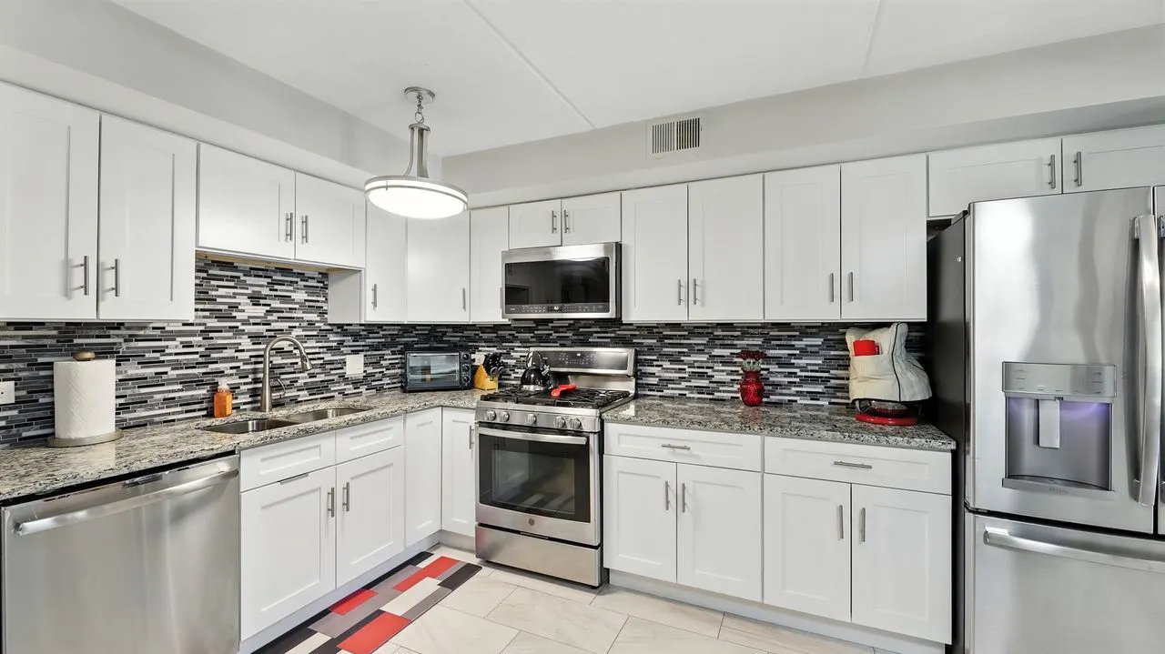 6980 W Touhy Avenue 202 IL