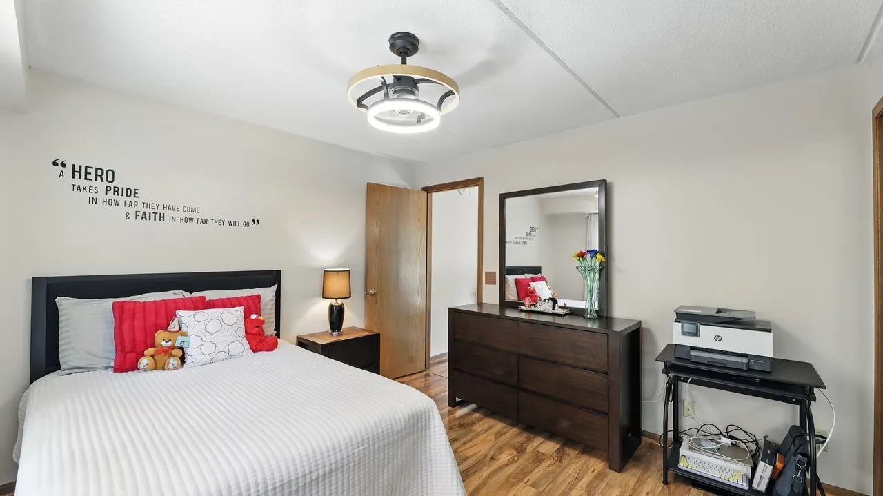 6980 W Touhy Avenue 202 IL