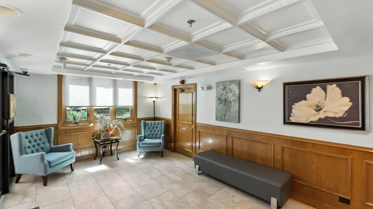 6980 W Touhy Avenue 202 IL
