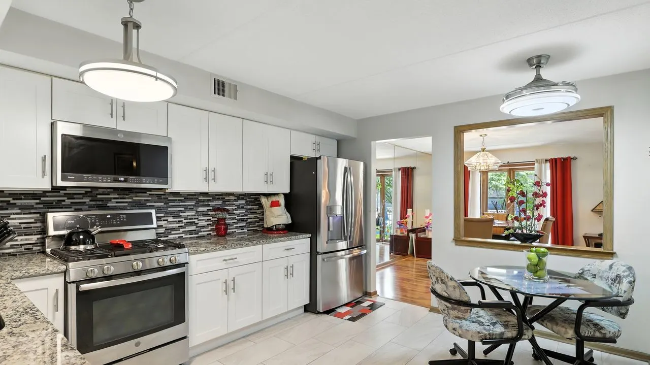 6980 W Touhy Avenue 202 IL