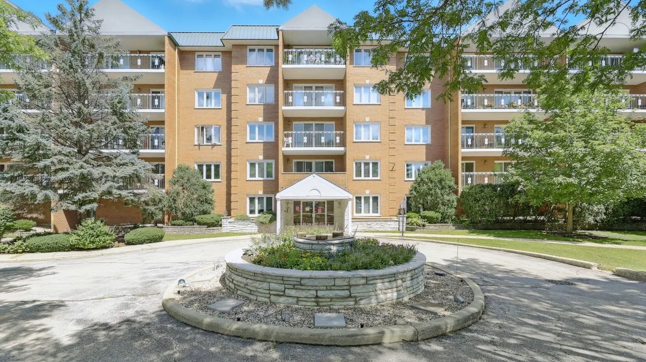 6980 W Touhy Avenue 202 IL